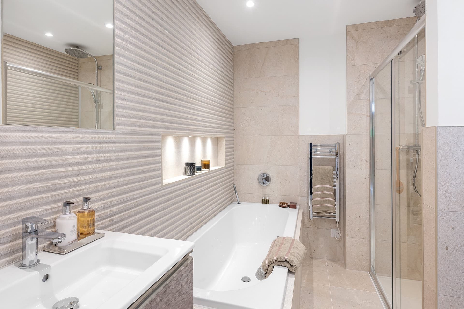 Shalford Lodge — family bathroom